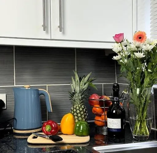 Modern 5-Bed Home Near Leeds City Centre