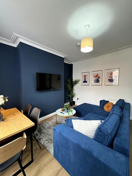 Modern 5-bed Near Leeds Centre * Leeds (West Yorkshire)